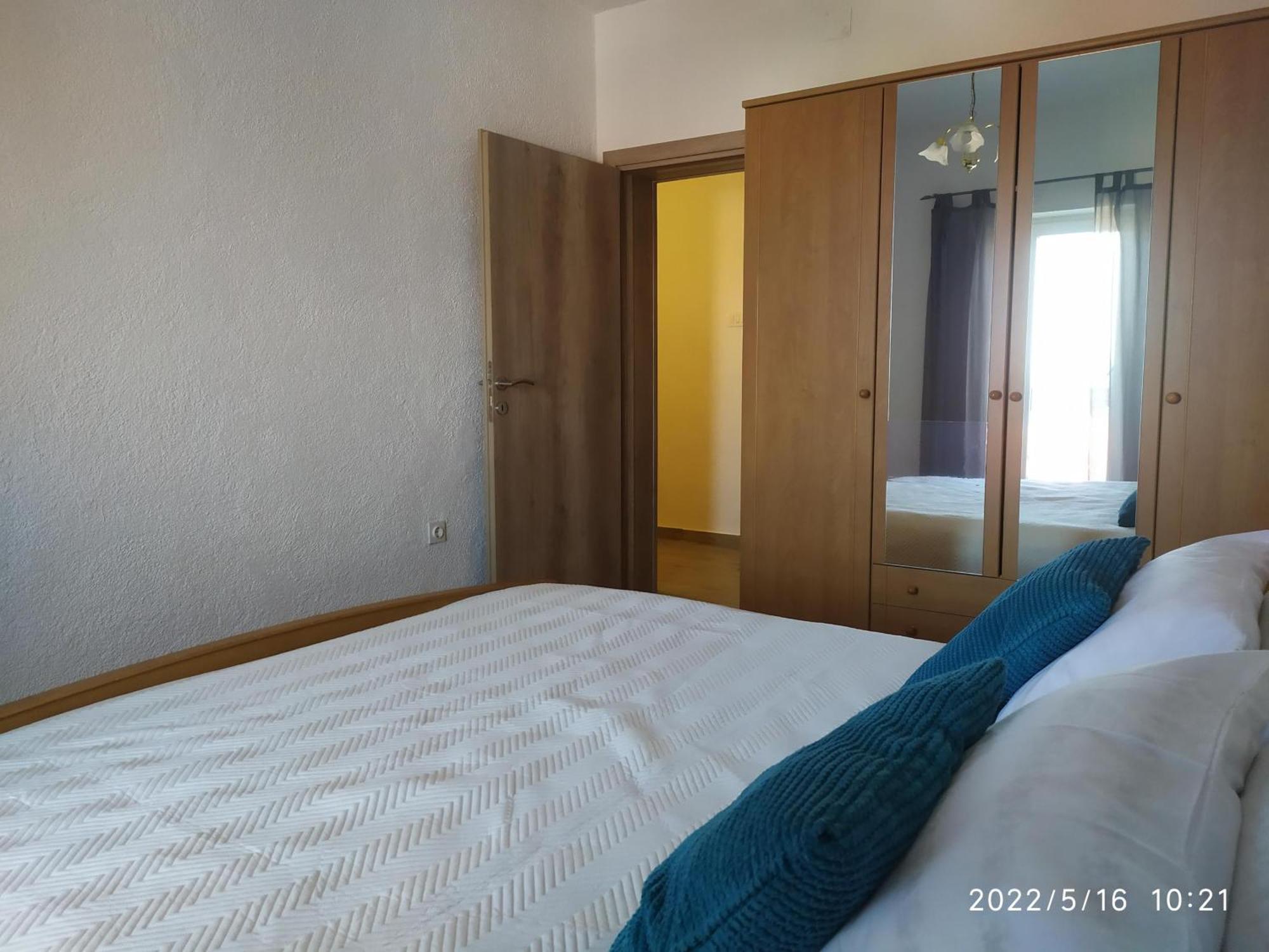 Apartments And Room Suza Senj  Ngoại thất bức ảnh